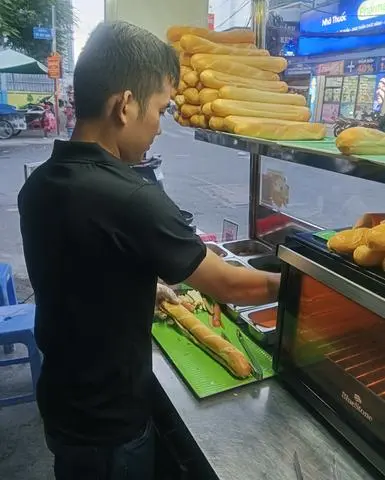 Hình ảnh bánh mì que truyền thống 