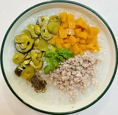 Hình ảnh  Cháo bí đỏ nấm rơm