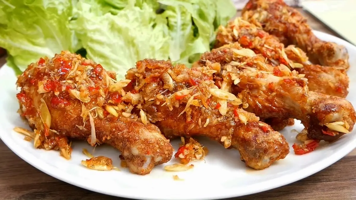 Hình ảnh Đùi Gà Tỏi Chiên Mắm Tỏi Không Cơm