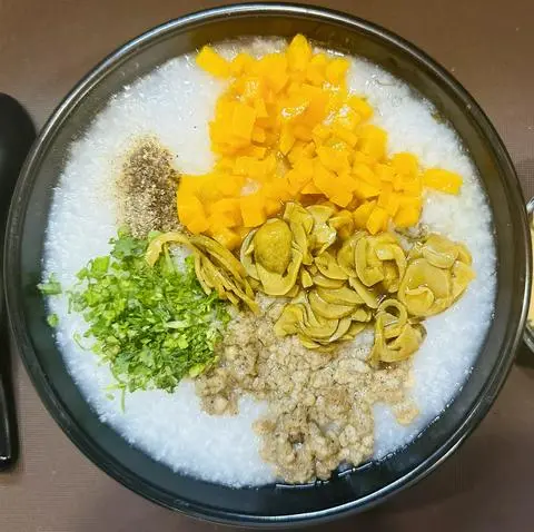 Hình ảnh Cháo bí đỏ nấm rơm