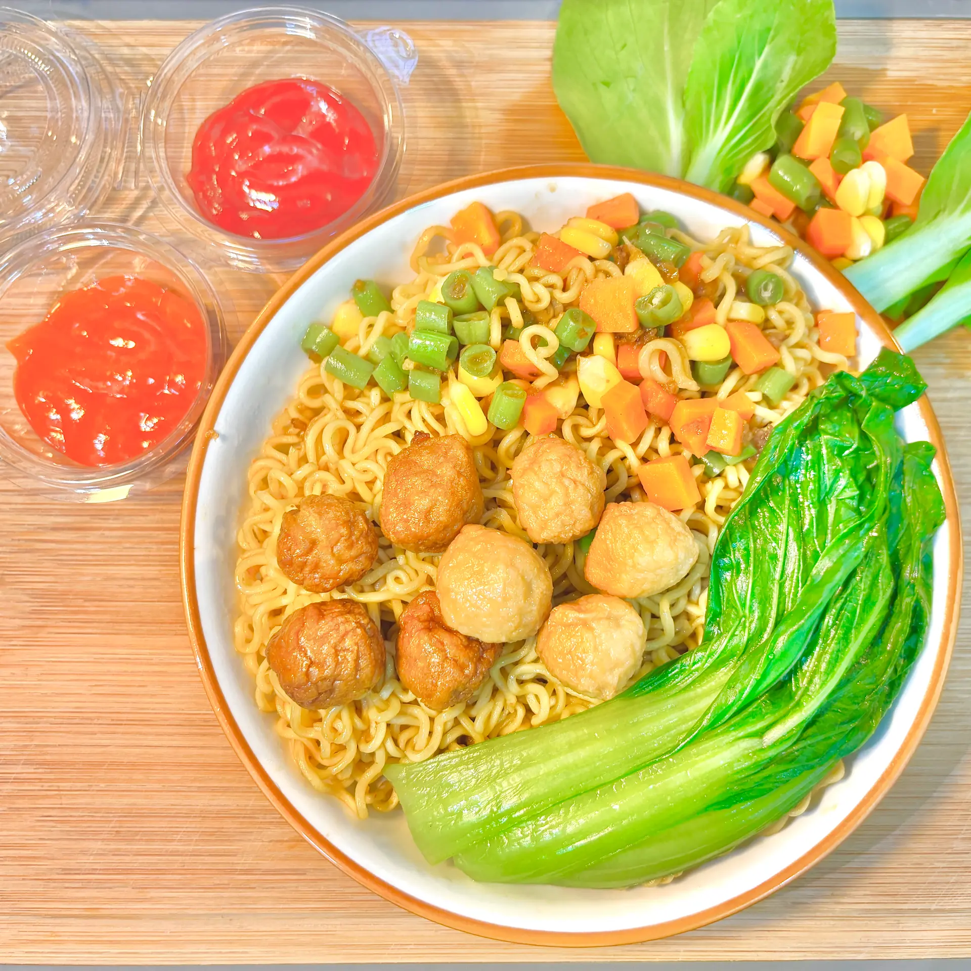 Hình ảnh Mì trộn cá viên - bò viên