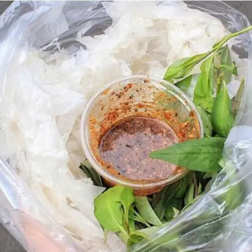 Hình ảnh Bánh Tráng Chấm Sốt Không Trứng (Hủ Nhỏ)