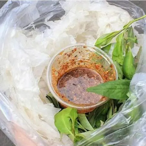 Hình ảnh Bánh Tráng Chấm Sốt Không Trứng (Hủ Sốt Nhỏ)
