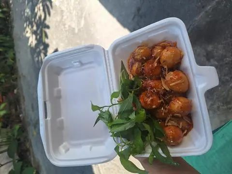 Hình ảnh Trứng Cút Rim Nước Mắm Sate