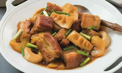 Hình ảnh Heo Quay Kho Măng