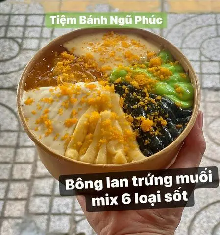 Hình ảnh Bông lan trứng muối mix 6 loại sốt