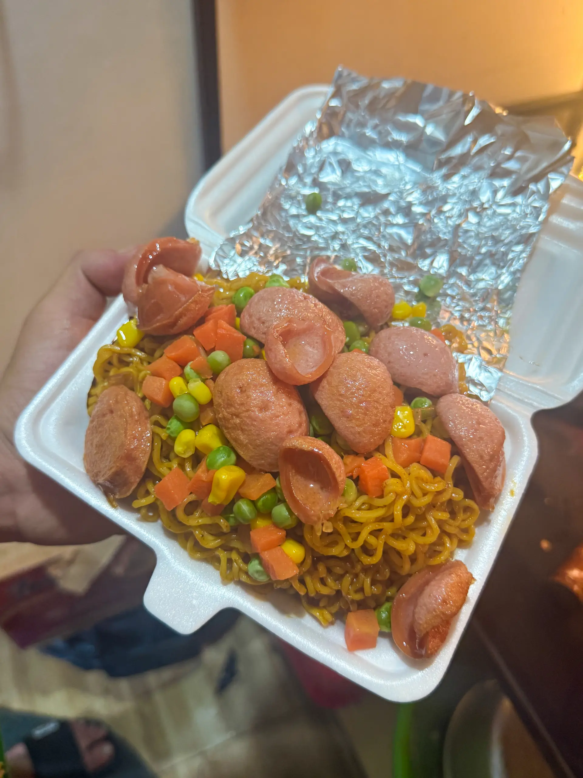 Hình ảnh Mì trộn xúc xích