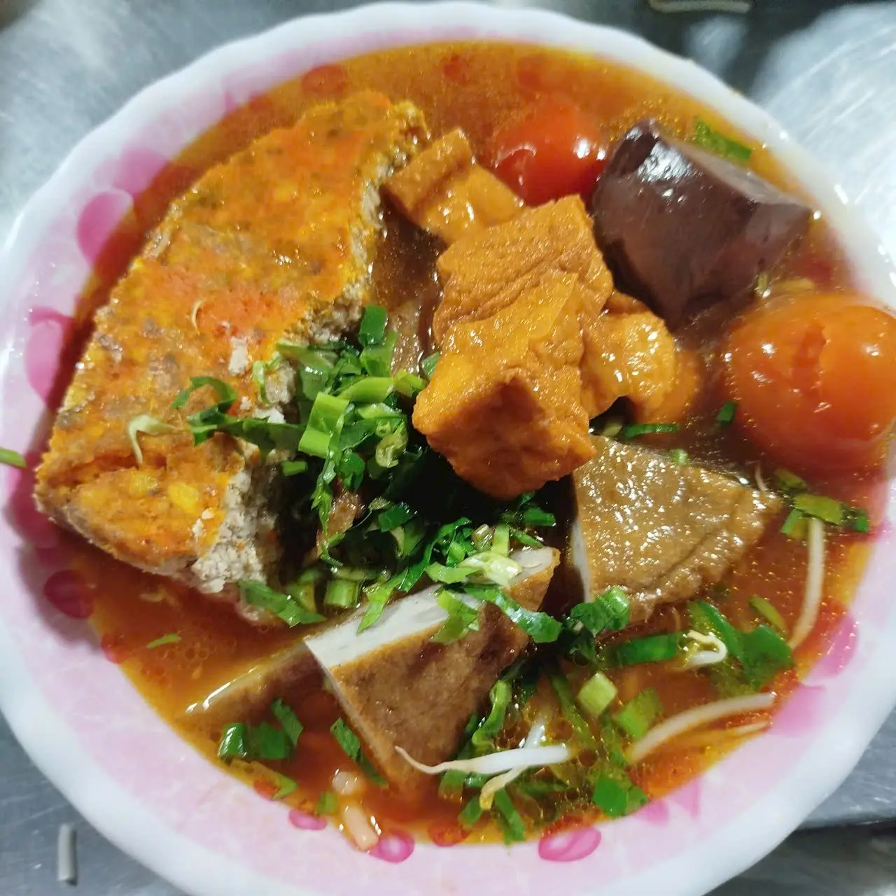 Hình ảnh Canh bún - riêu cua - chả cây - chả cá - đậu - huyết -cà chua