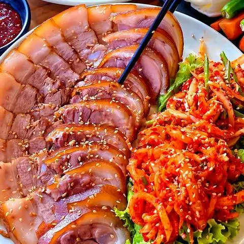 Hình ảnh 족발 & 보쌈  500g - Thịt Chân Giò Hầm Và Thịt Ba Chỉ - dành 2-3 người ăn