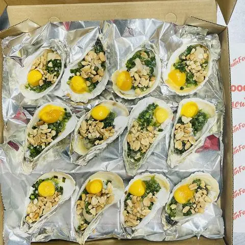Hình ảnh 12 Con Hàu Nướng Mỡ Hành Trứng Cút