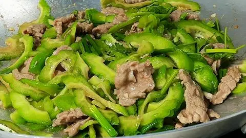 Hình ảnh Cơm bò xào khổ qua