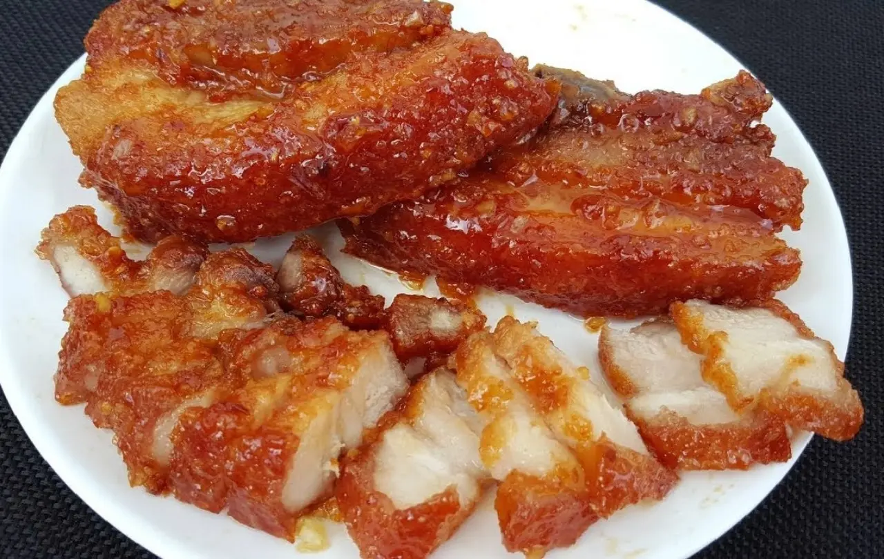 Hình ảnh cơm ba rọi chiên giòn 