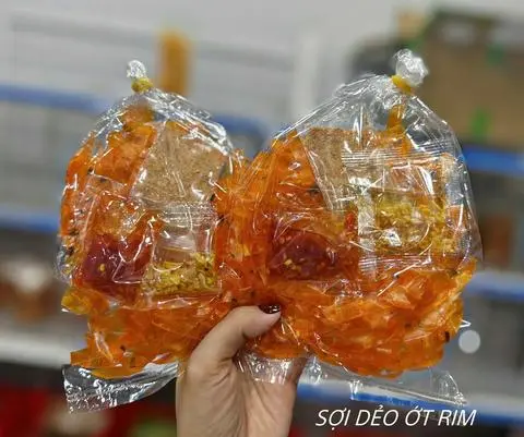 Hình ảnh Bánh tráng sợi dẻo tôm ớt rim