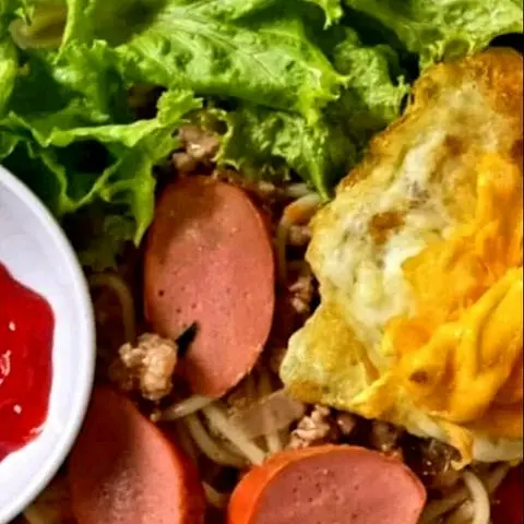 Hình ảnh Mì Ý sốt bò xúc xích - trứng chiên