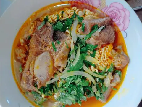 Hình ảnh Bún bò sụn - nạm - chả lá - chả tôm