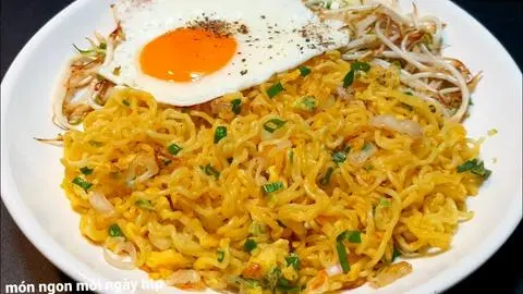 Hình ảnh Mì xào trứng