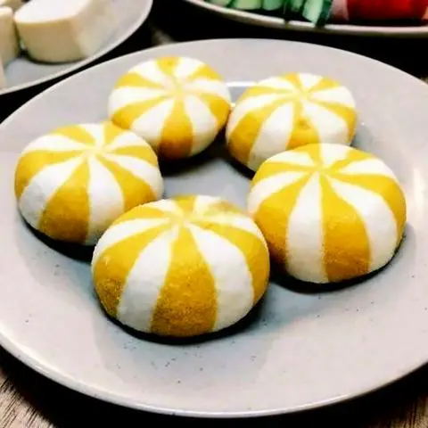 Hình ảnh Bánh bao chiên nhân trứng cá