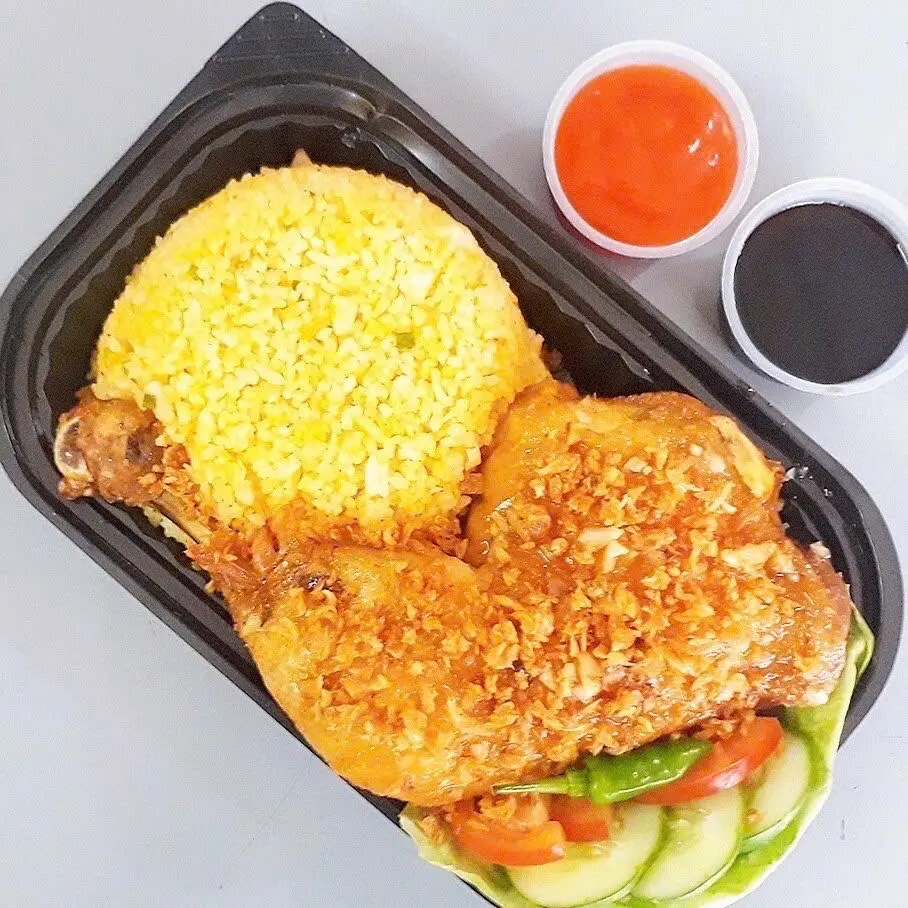 Hình ảnh Cơm 1/4 Gà Sốt Mắm Tỏi