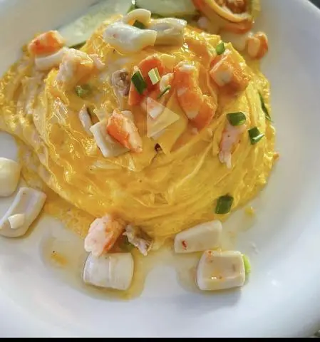 Hình ảnh Cơm chiên phủ trứng hải sản - canh rong biển thịt bằm