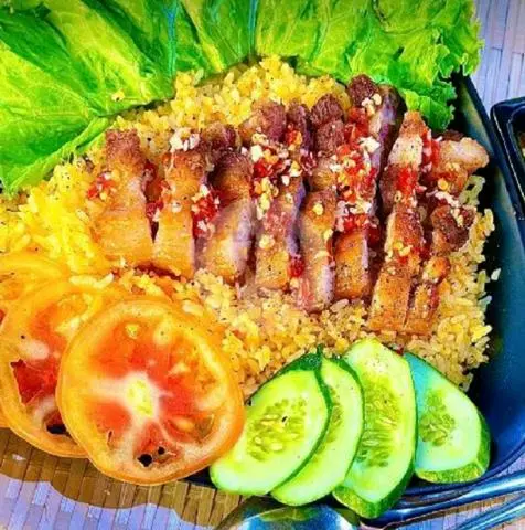 Hình ảnh Cơm heo chiên mắm tỏi 