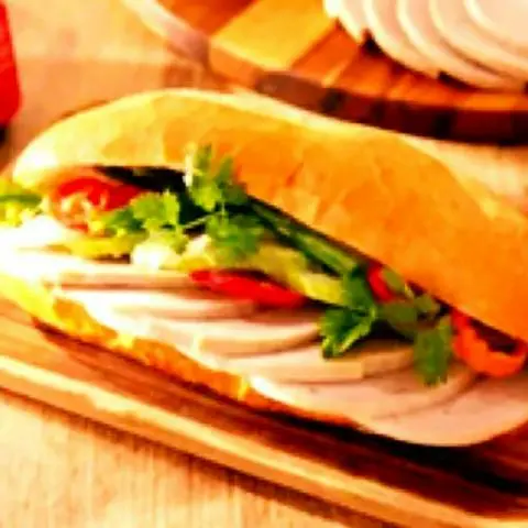 Hình ảnh Bánh mì chả lụa muối tiêu đầy đủ