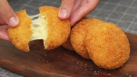 Hình ảnh bánh gà nhân phô mai - 2 cái