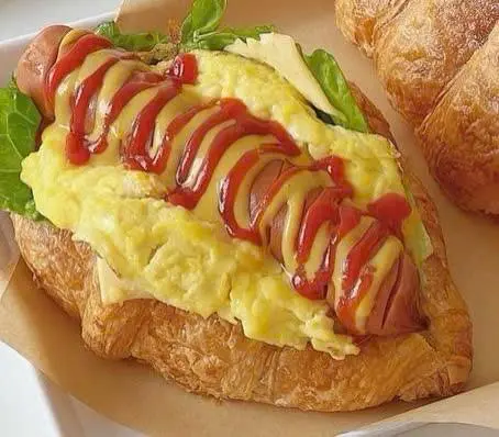 Hình ảnh Croissant Trứng Xúc Xích