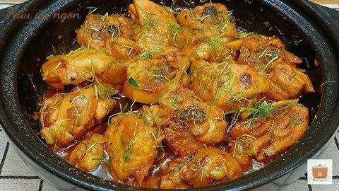 Hình ảnh Gà kho gừng lá chanh (chưa bao gồm cơm)