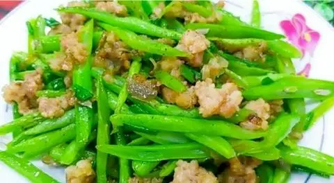 Hình ảnh cơm đậu que xào thịt bằm 