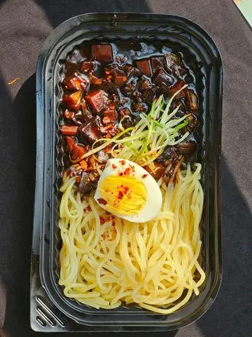 Hình ảnh Mì ramen tương đen
