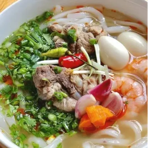 Hình ảnh bánh canh chả cá trứng cút thịt bằm