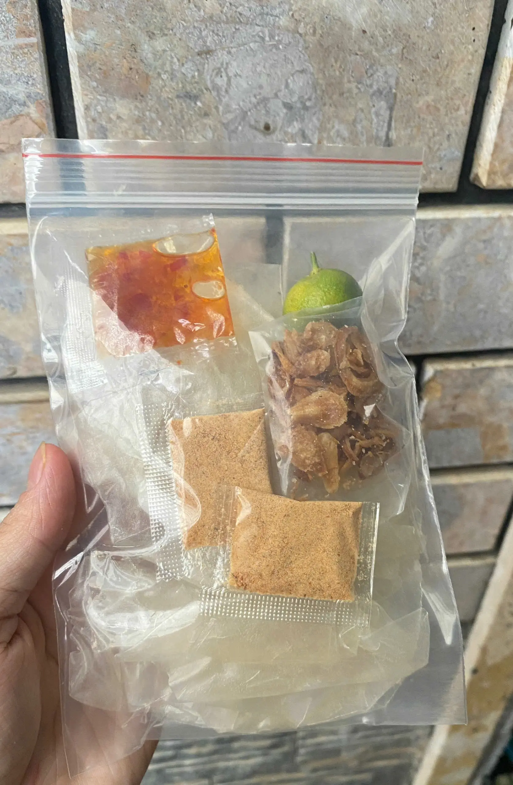 Hình ảnh Bánh Tráng Muối Nhuyễn Sate Hành Phi