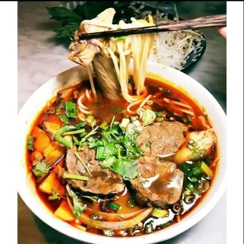 Hình ảnh combo bún bò đặc biệt + 1 trà tắc thái đỏ/xanh