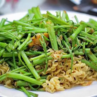 Hình ảnh Mì xào rau muống