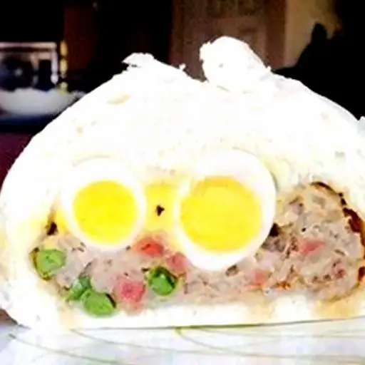 Hình ảnh Bánh bao 2 trứng cút nóng 