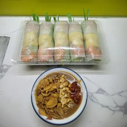 Hình ảnh gỏi cuốn tôm, thịt,trứng hộp 4  cái(chấm tương