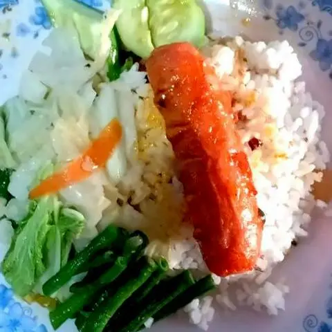 Hình ảnh Cơm xúc xích chay