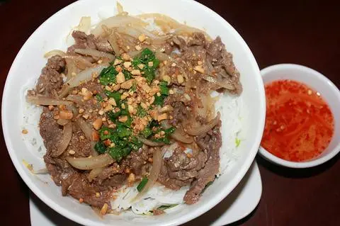 Hình ảnh Bún thịt bò xào