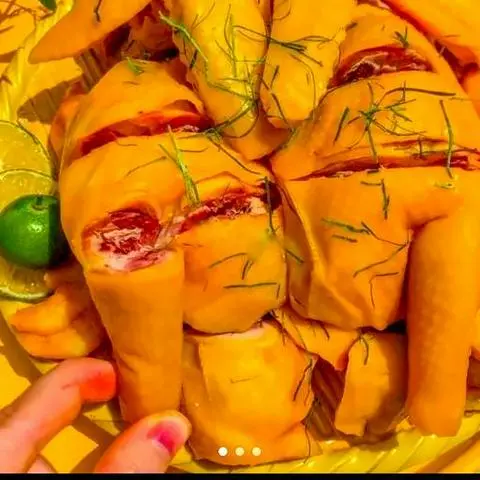 Hình ảnh Gà ủ muối nguyên con chặt sẳn - 2 xôi - 2 chai nước ngọt (có đá)