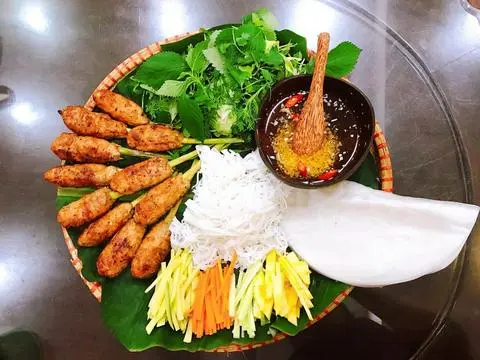 Hình ảnh Nem lụi cuốn bánh tráng 1 người ăn