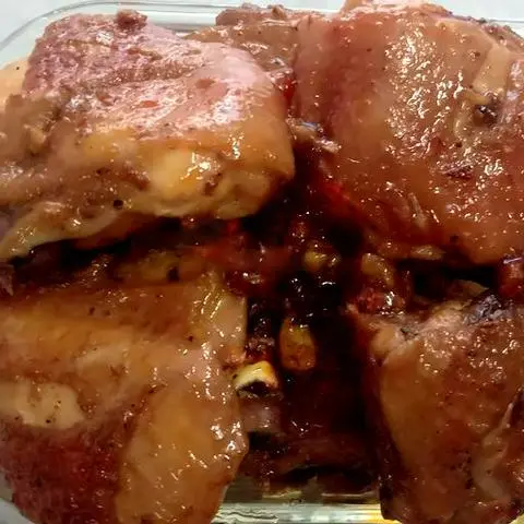 Hình ảnh Xôi gà sốt roti - trứng cút - da gà chiên nước mắm