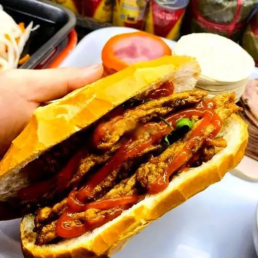 Hình ảnh Bánh mì chả cá đặc biệt
