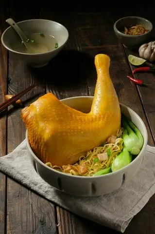 Hình ảnh Mì đùi gà nước