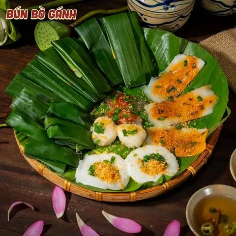 Hình ảnh Bánh Thập Cẩm + Dụng Cụ Ăn Uống