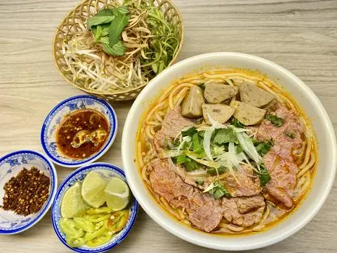 Hình ảnh Bún tái viên