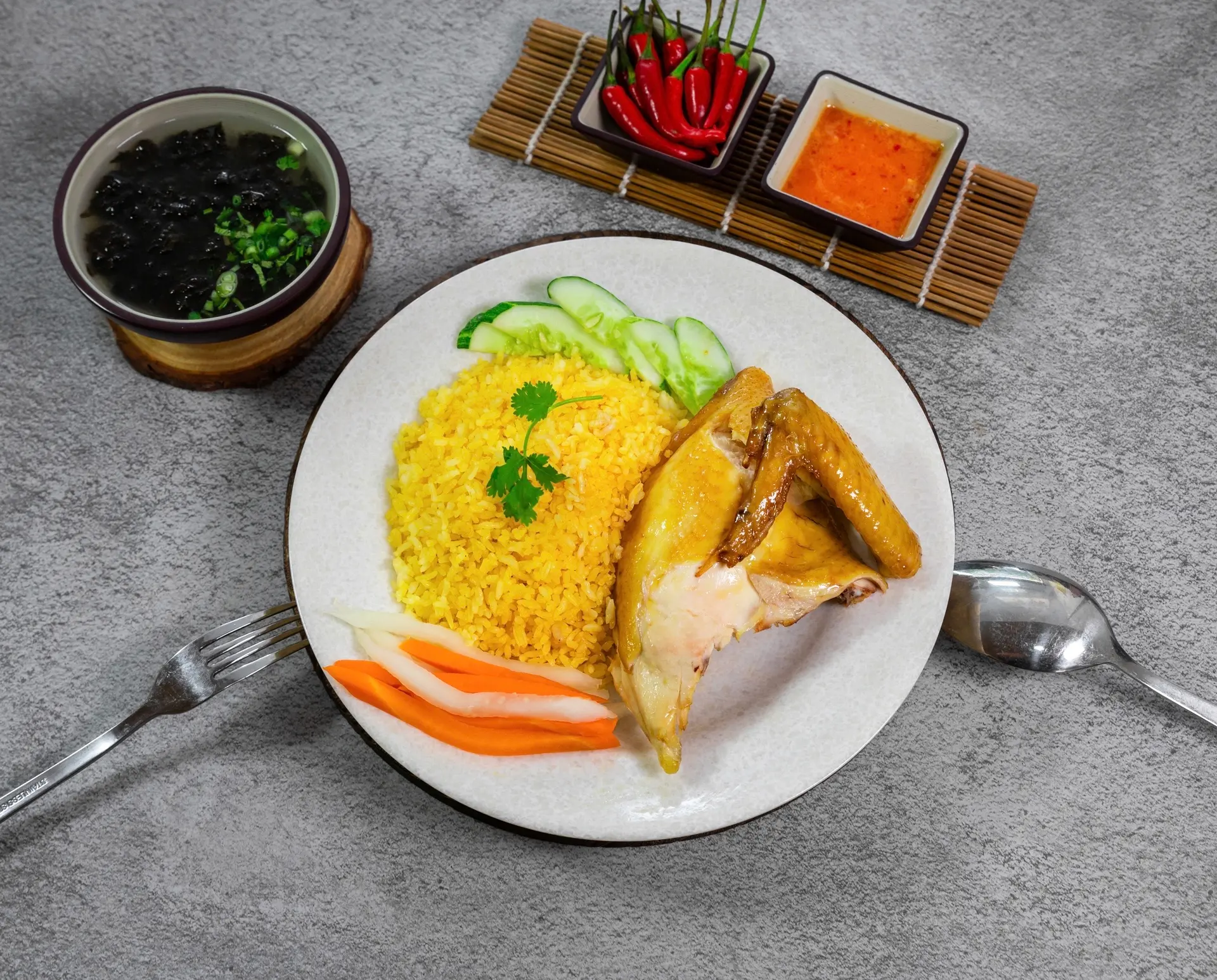Hình ảnh Cơm cánh ức gà ta