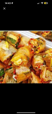 Hình ảnh Bánh tráng cuốn sốt bơ trứng - khô gà