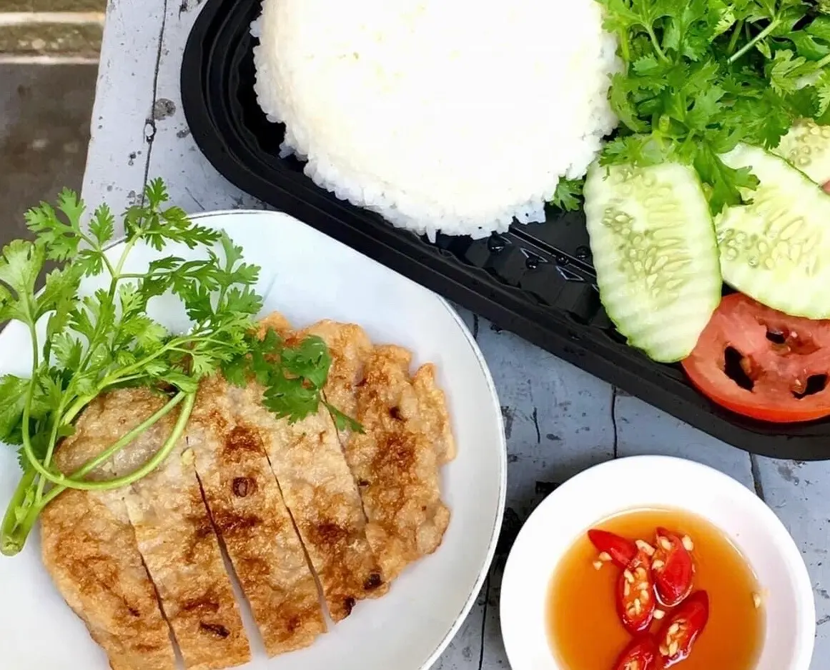 Hình ảnh Cơm Chả Cá Thác Lác 