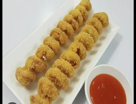 Hình ảnh Xúc xích lốc xoáy lắc phô mai - 2 cây
