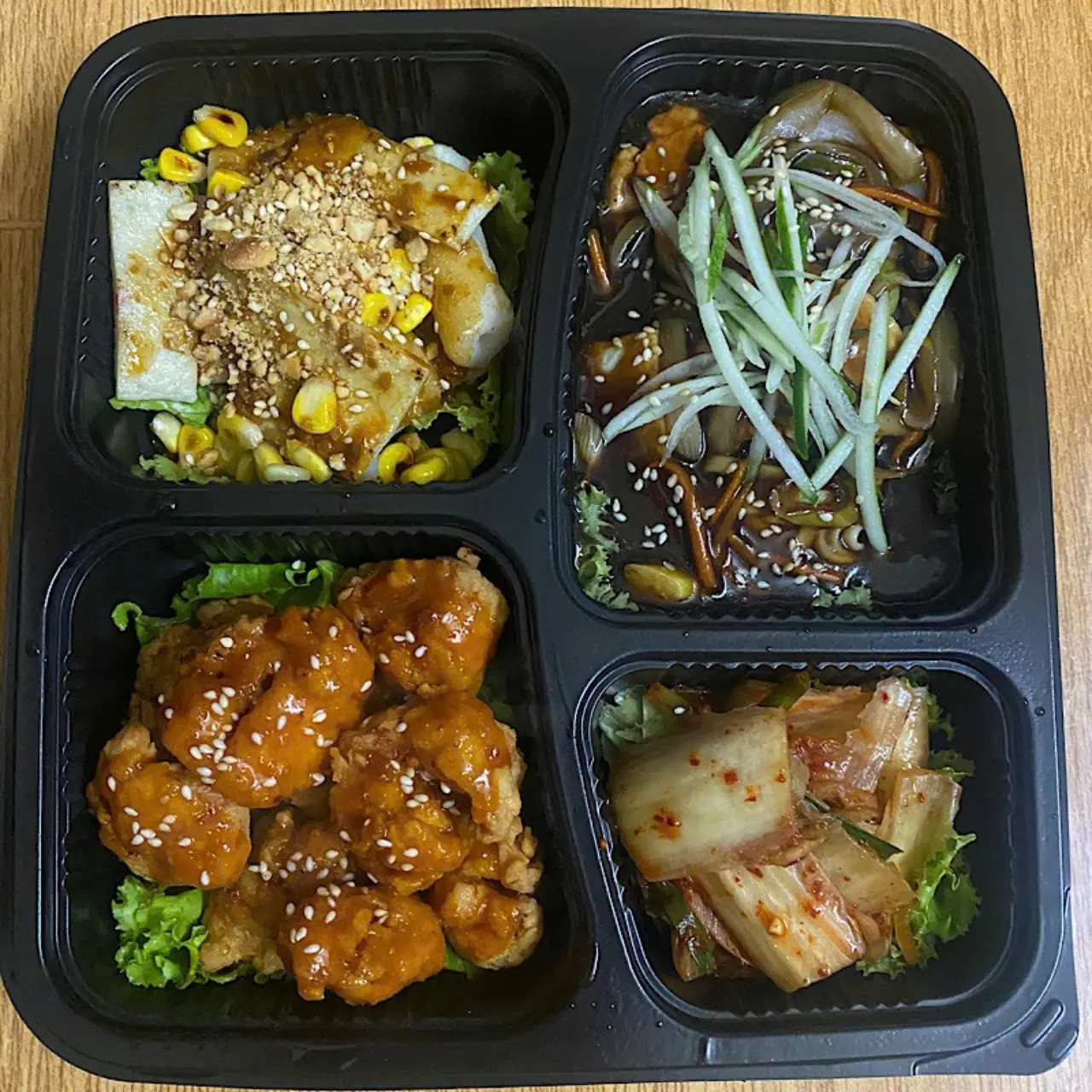 Hình ảnh Set L4 (Gà Sốt Cay + Mì tương đen + Tokbokki chiên sốt đậu + kim chi thêm 